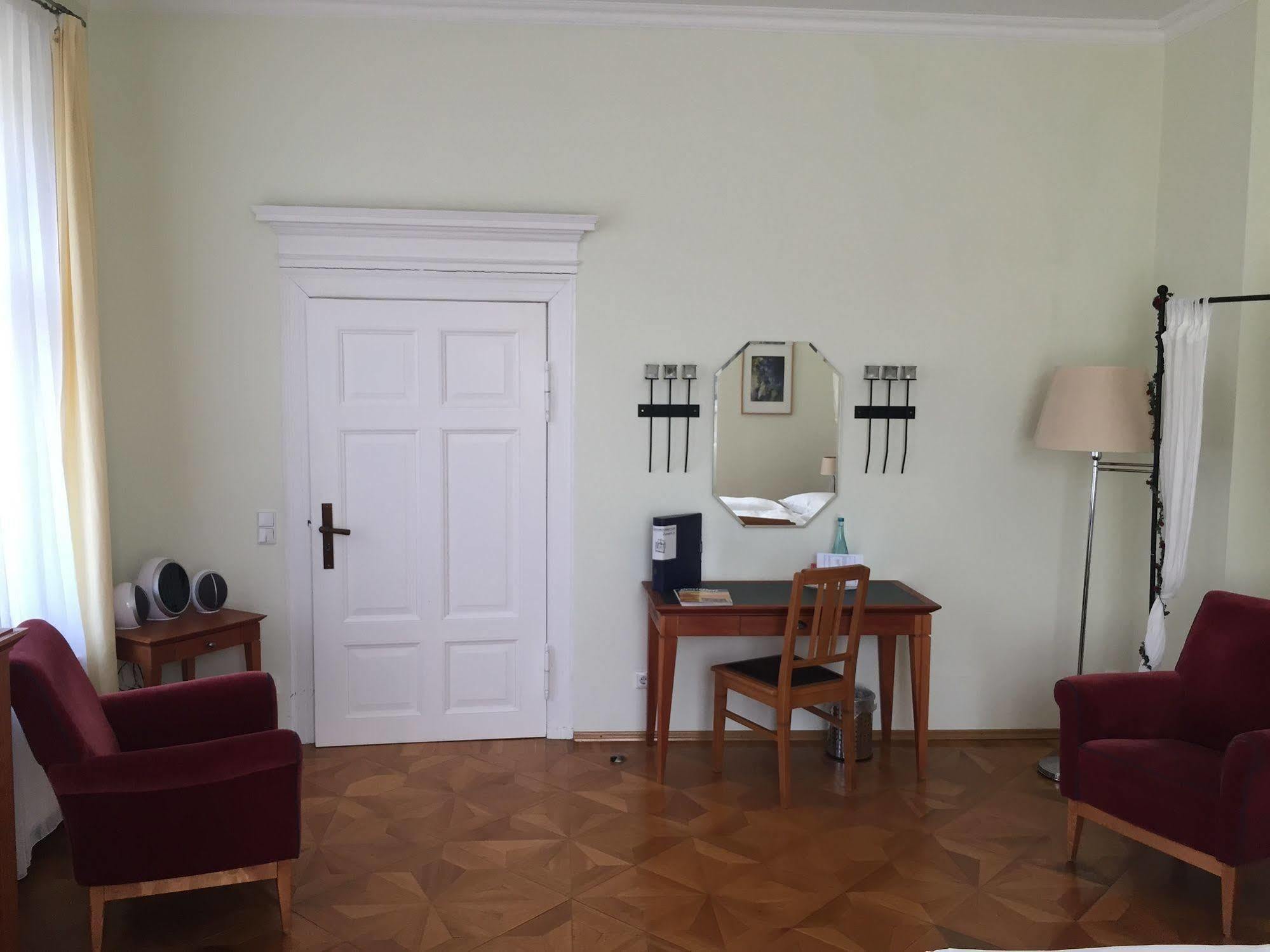 Hotel Vierseithof Luckenwalde Eksteriør billede